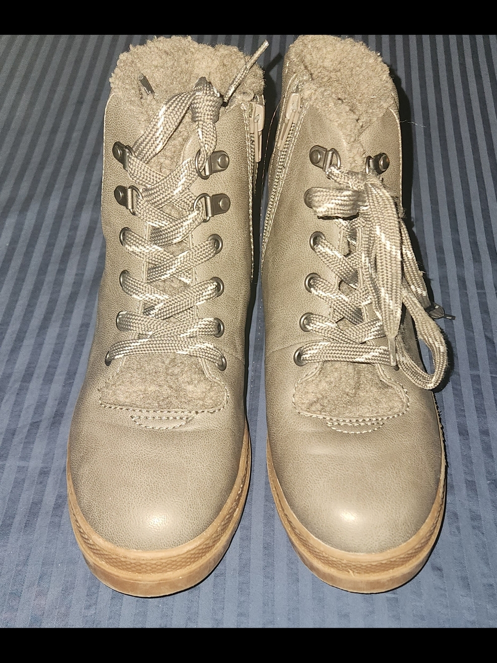 ‼️MAKE AN OFFER‼️ Nordstrom Rack Chiara Lace Up Side Zip Size 8